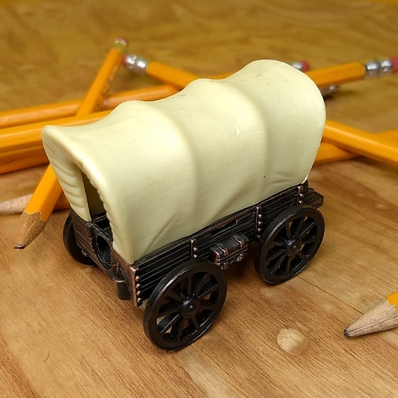 Collectable Metal Die Cast Covered Wagon sharpener - Picture 5 of 11